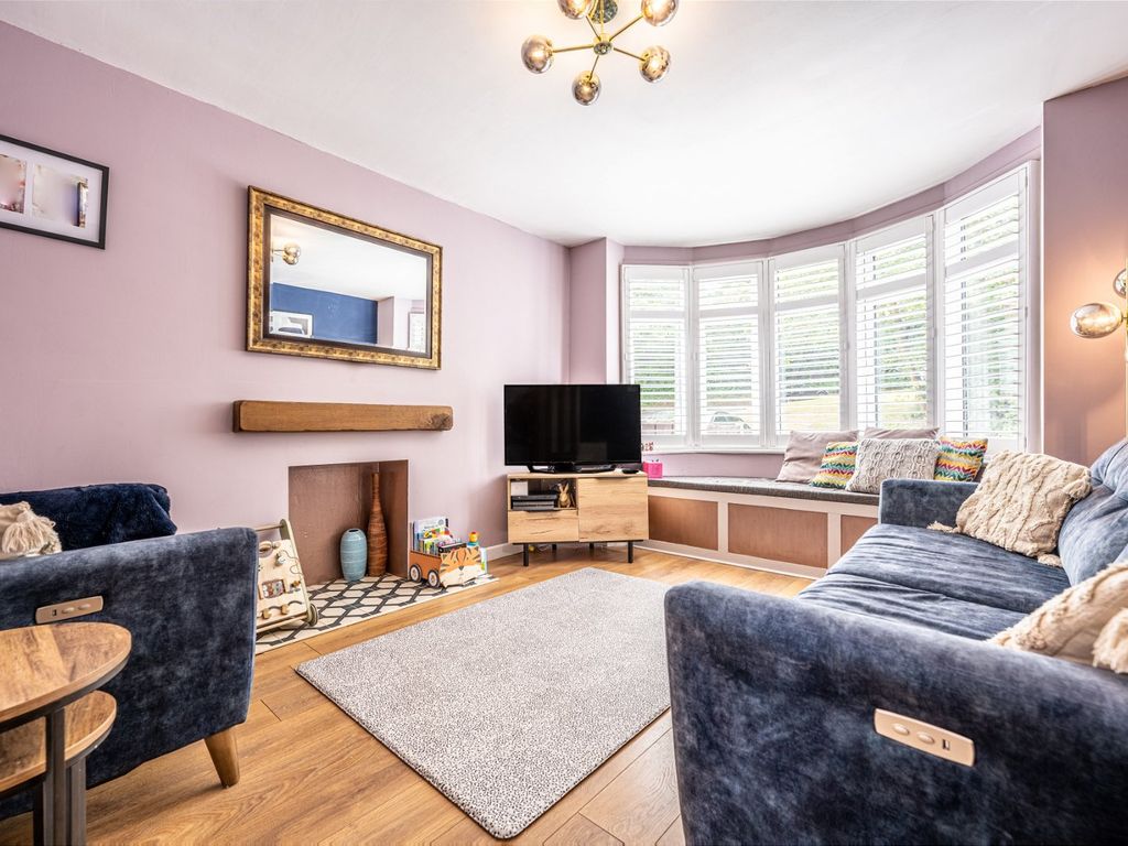 3 bed detached house for sale in Mousehole Lane, Bitterne, Southampton