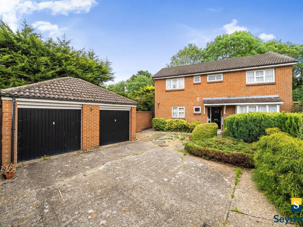 4 bed detached house for sale in Merrow, Guildford, Surrey GU4, £725,000 Zoopla
