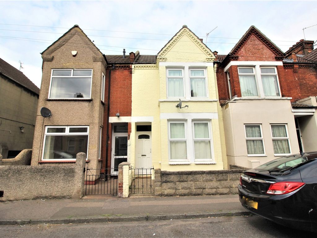 3 bed end terrace house to rent in Canterbury Street, Gillingham, Kent