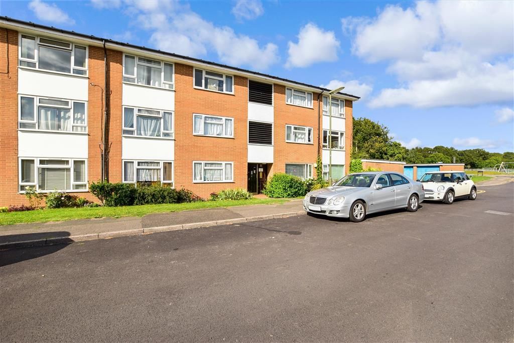 2 bed flat for sale in denton close, redhill, surrey rh1