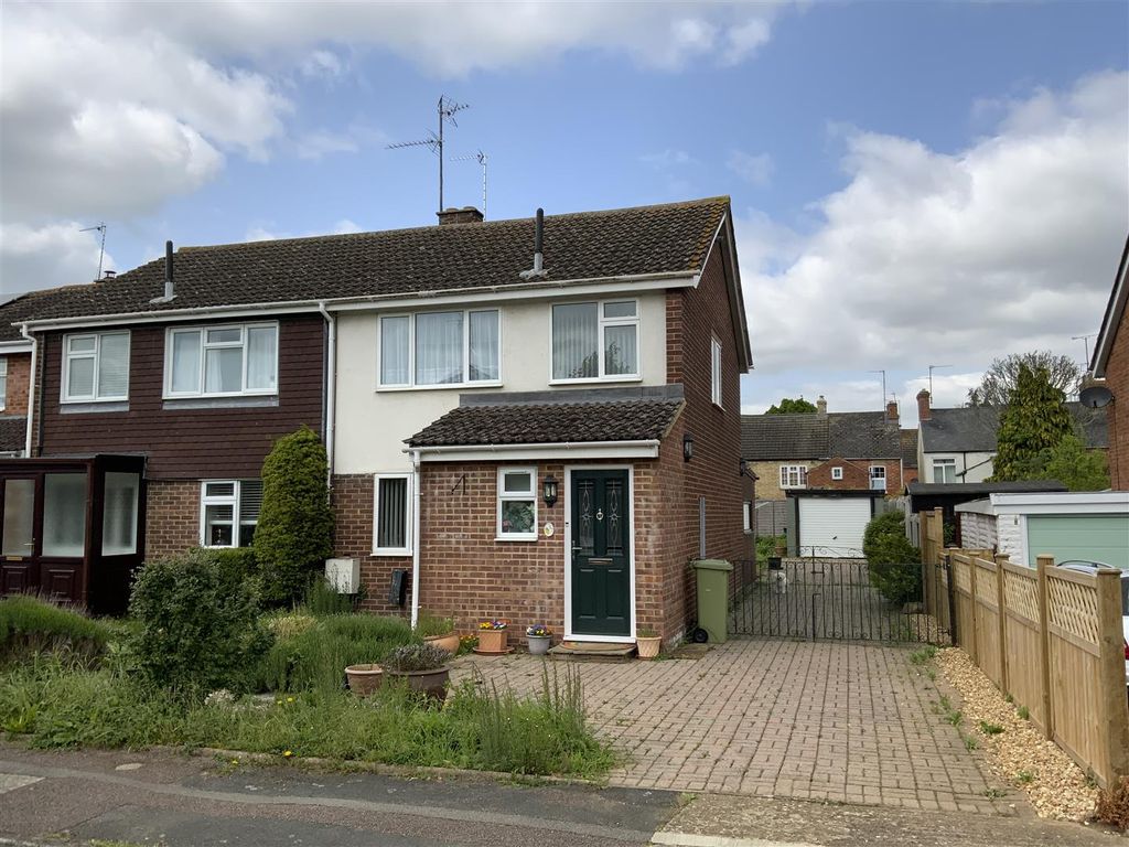 3 bed semidetached house for sale in The Limes, Stony Stratford