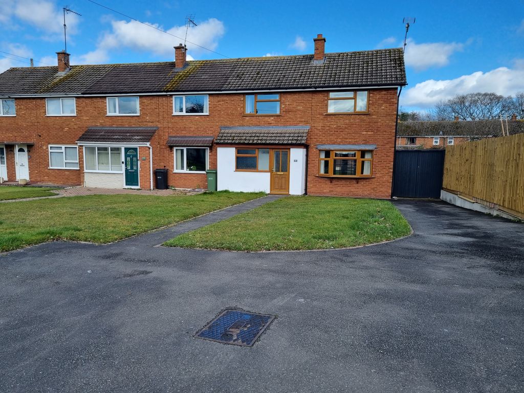 3 bed end terrace house for sale in Windermere Drive, Worcester WR4
