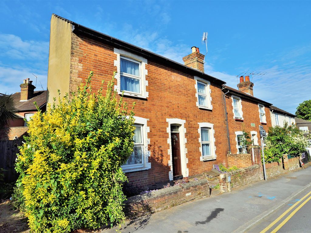 3 bed end terrace house to rent in Guildford Park Road, Guildford