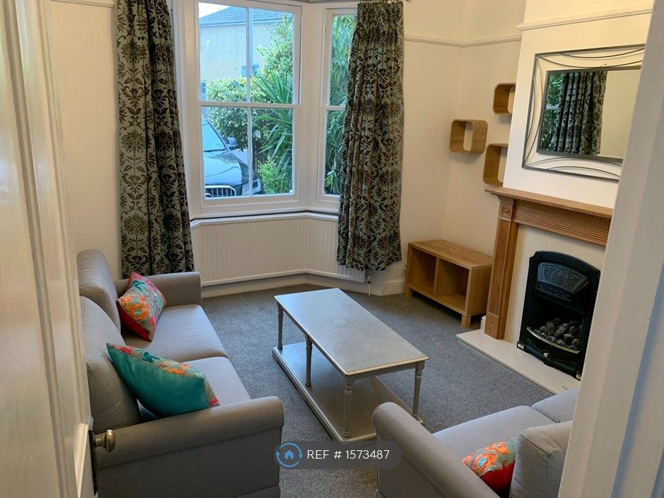 2 bed semidetached house to rent in Grove Lane, Kingston Upon Thames