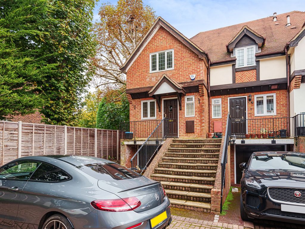 2 bed end terrace house for sale in Lower Cookham Road, Maidenhead SL6