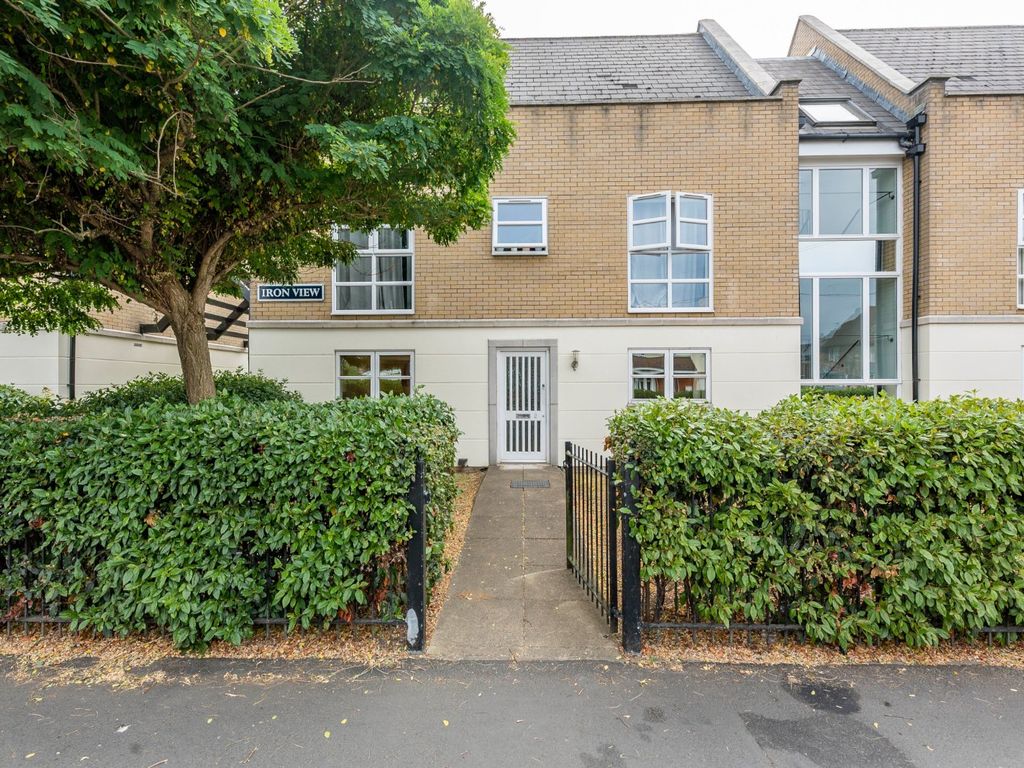 2 bed flat for sale in Iron View, Cressing Road, Braintree, Essex CM7