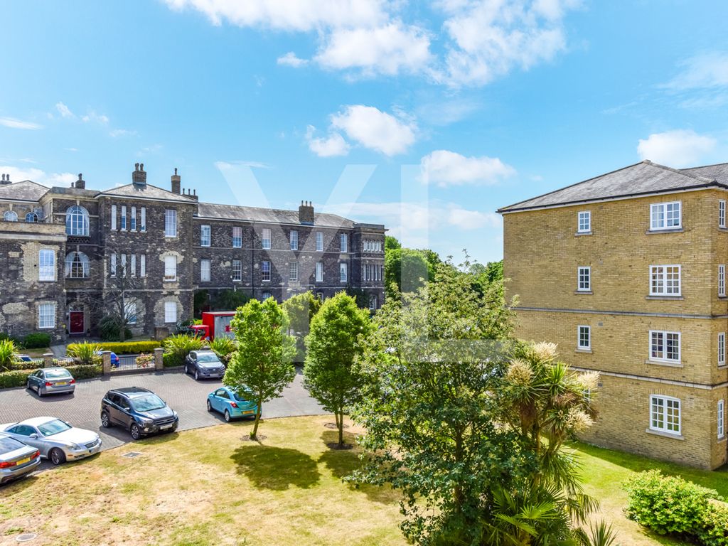2 bed flat to rent in Gilbert Close, Brook Mews, Royal Herbert