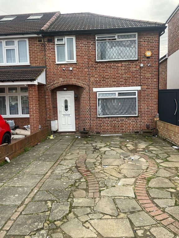 3 bed semidetached house for sale in Lothian Avenue, Hayes UB4, £