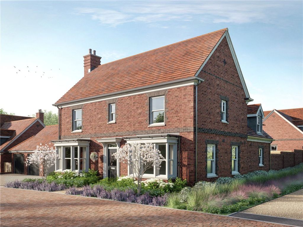 4 bed detached house to rent in Wellington Place, Burderop, Swindon SN4