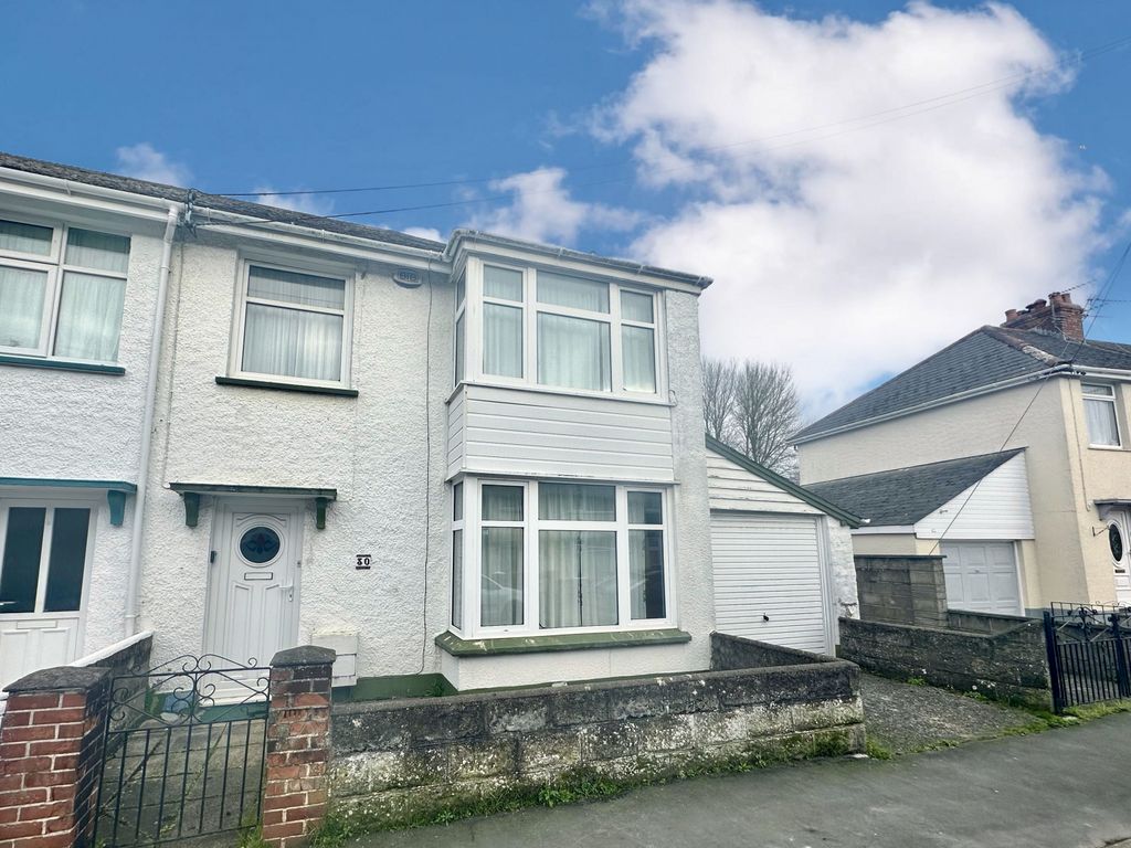 3 bed end terrace house for sale in Broadfield Road, Barnstaple EX32, £