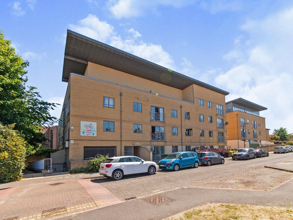 2 bed flat for sale in Sovereign Place, HarrowOnTheHill, Harrow HA1