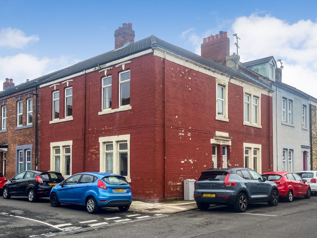 2 bed flat for sale in Station Road, Cullercoats, North Shields NE30, £