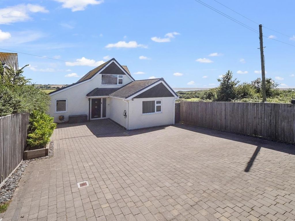 4 bed detached house for sale in Australia Road, Chickerell, Weymouth