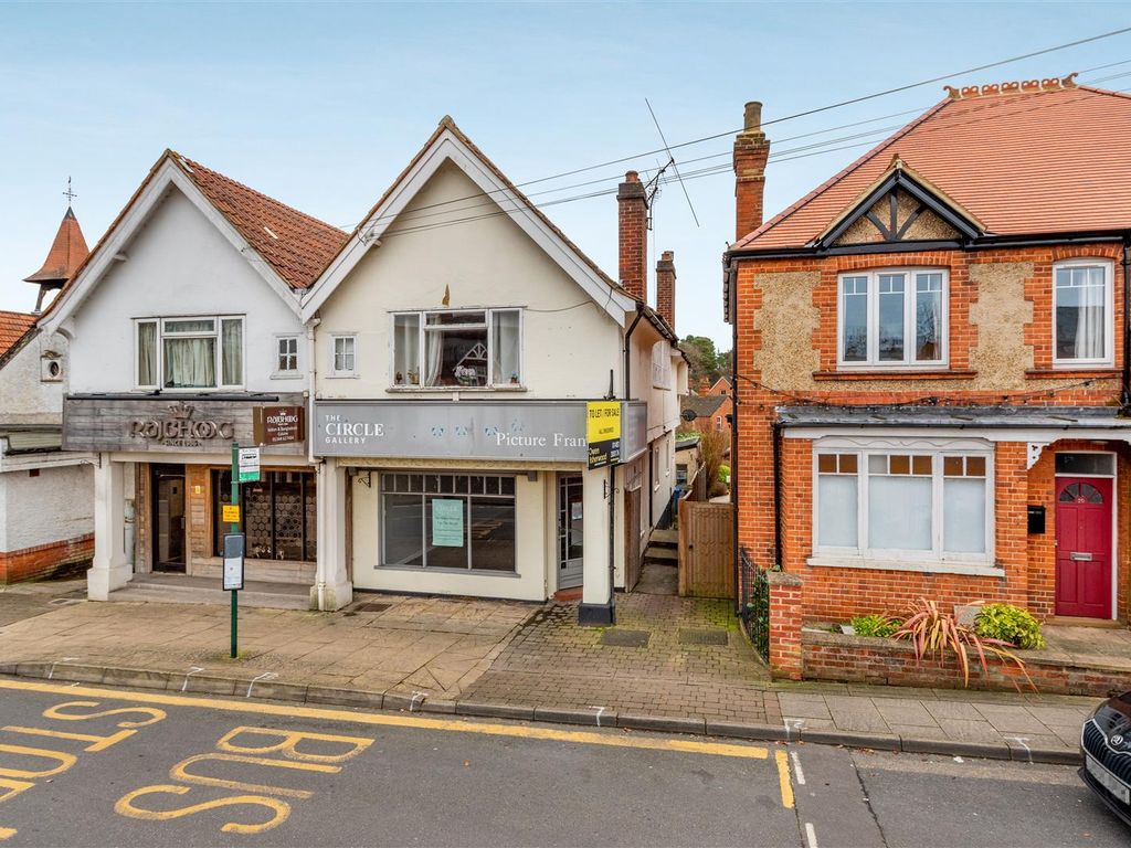 2 bed flat for sale in High Street, Sunninghill, Ascot SL5, £275,000