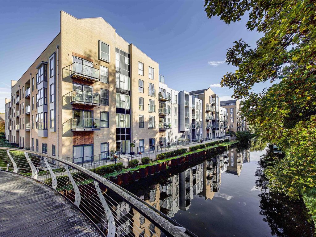 2 bed flat for sale in Blackwell House, The Embankment, Nash Mills