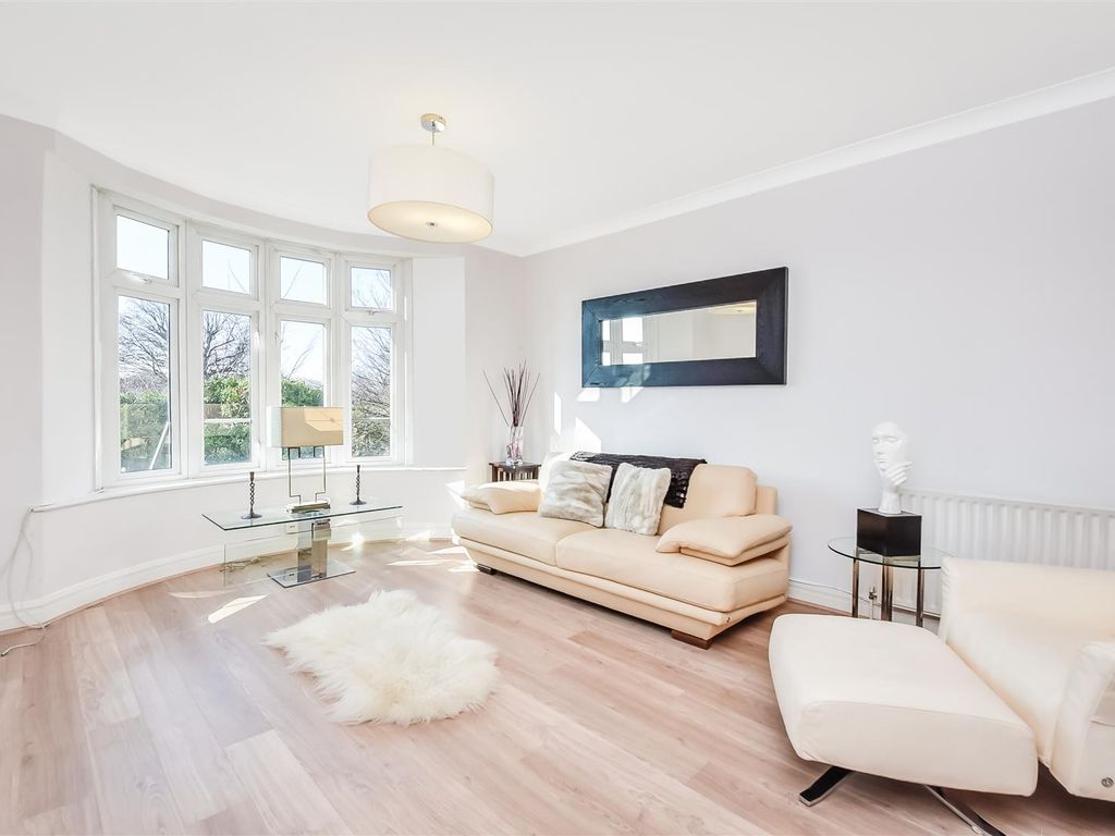 2 bed flat for sale in Fulham High Street, London SW6, £575,000 Zoopla