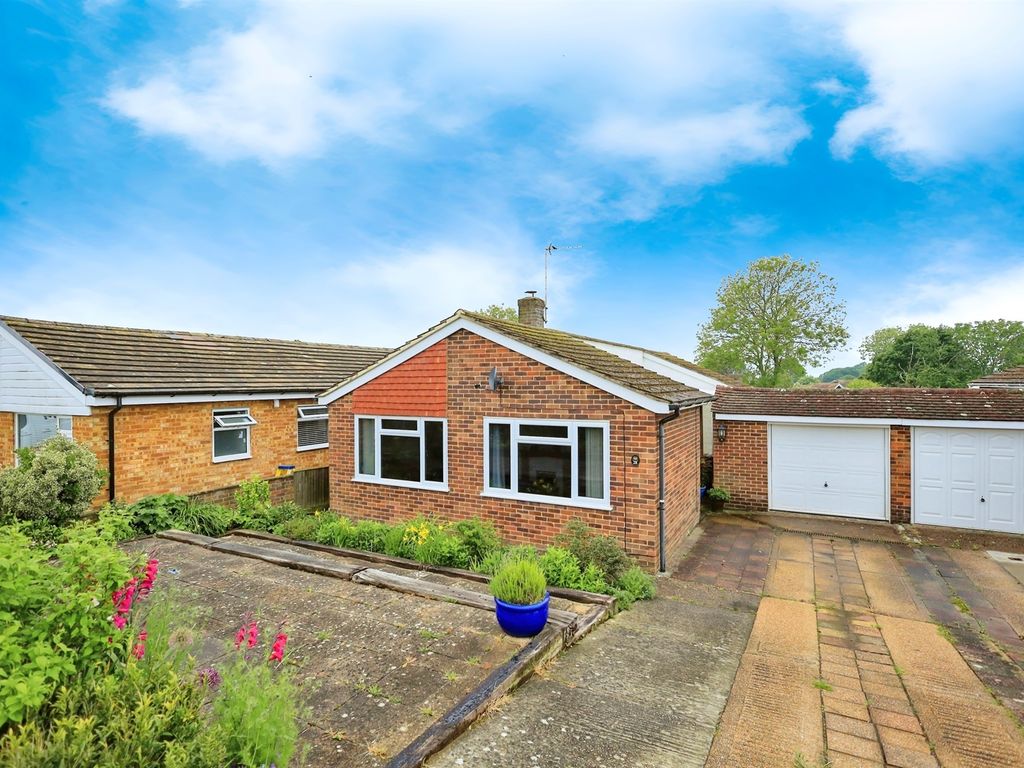 2 bed detached bungalow for sale in Manor Park Road, Hailsham BN27, £350,000 Zoopla