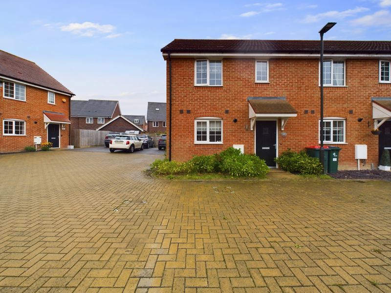 2 bed end terrace house for sale in Daffodil Crescent, Crawley RH10, £