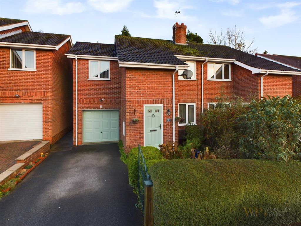 3 bed semidetached house for sale in Southfield Close, Wetwang