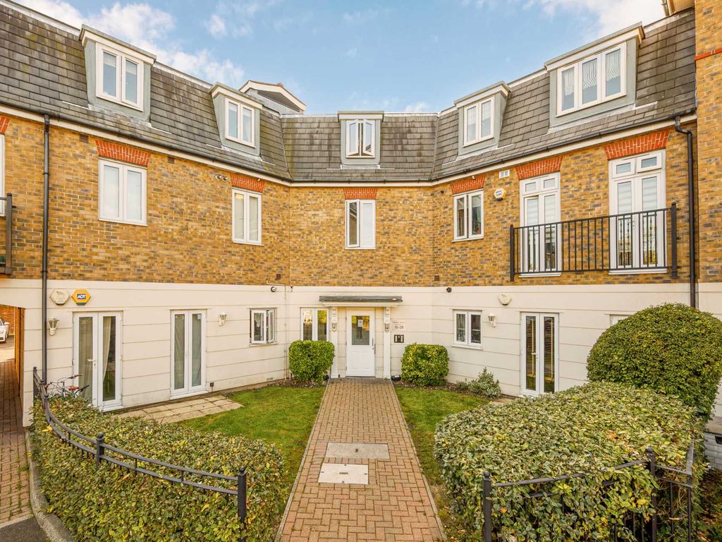 1 bed flat for sale in Elizabeth Gardens, Isleworth TW7, £295,000 Zoopla