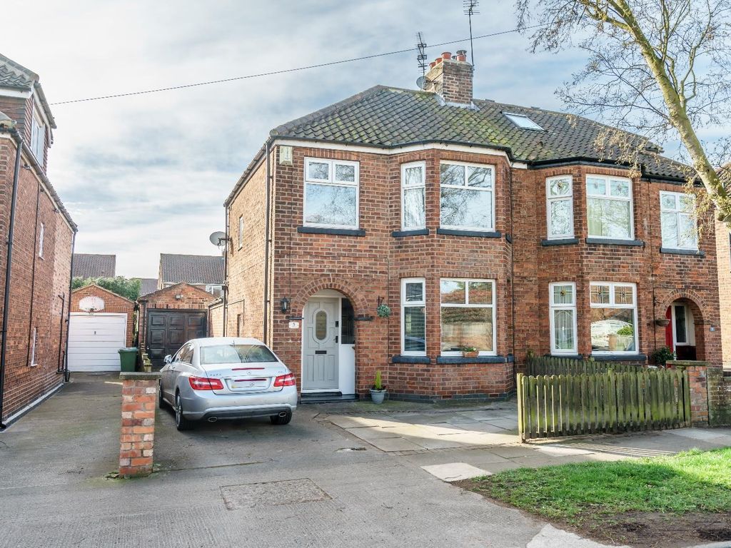 3 bed semidetached house for sale in Grantham Drive, Holgate, York