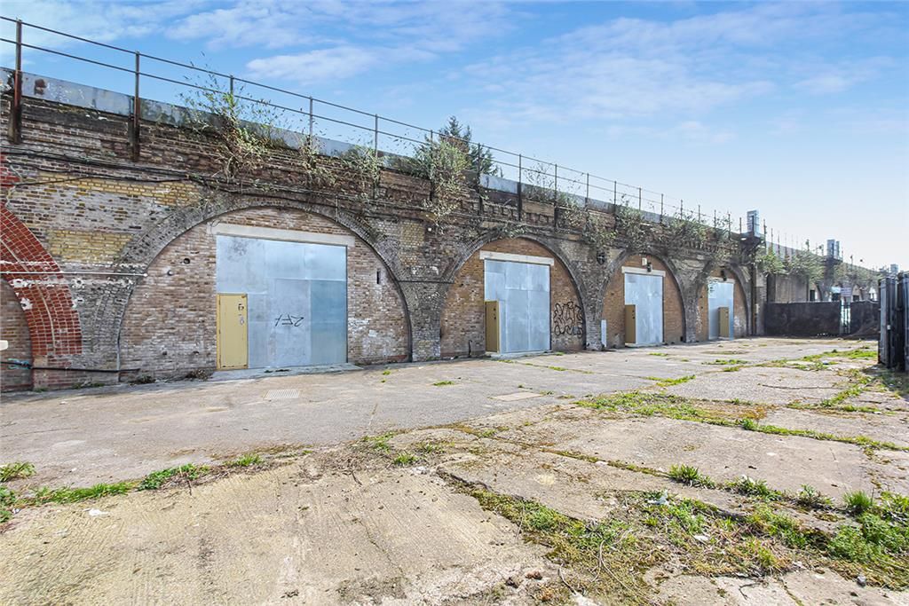 Industrial to let in Arches 431435 Gordon Grove, London, Greater