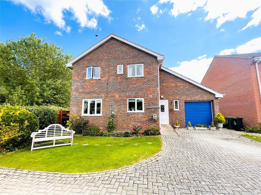 4 bed detached house for sale in Grove Avenue, Weymouth, Dorset DT4, £