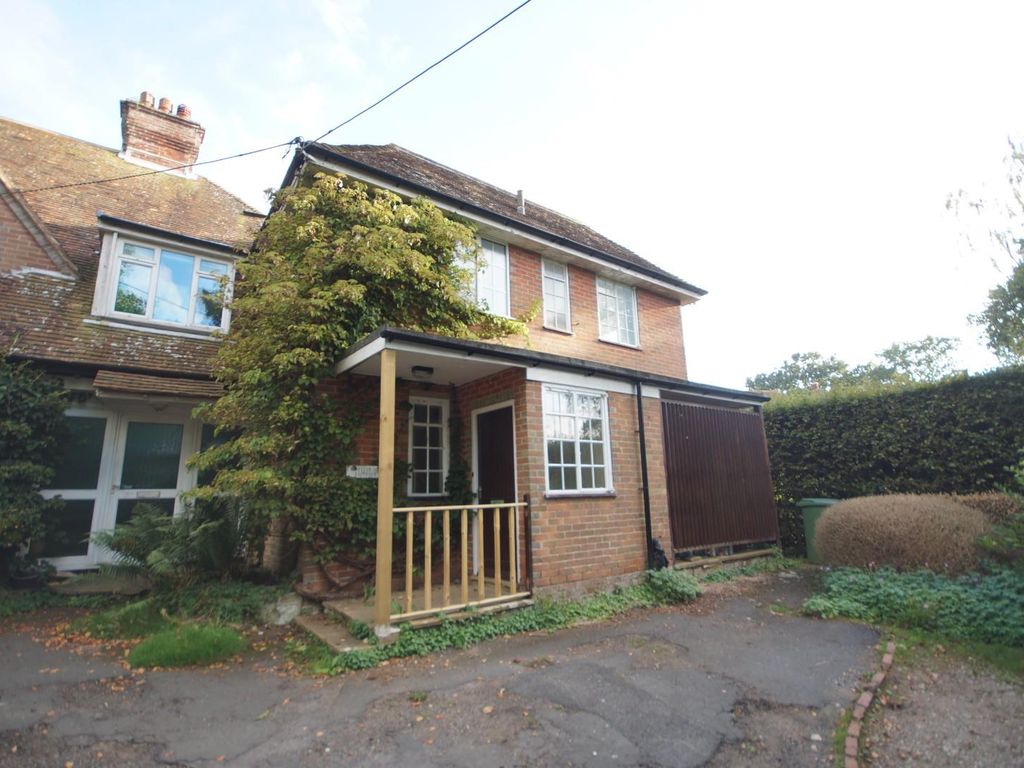 3 bed semidetached house to rent in Hastings Road, Battle, East Sussex