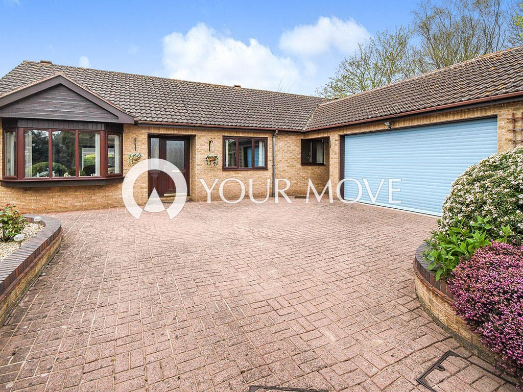 4 bed bungalow for sale in St. Marks Close, North Hykeham, Lincoln