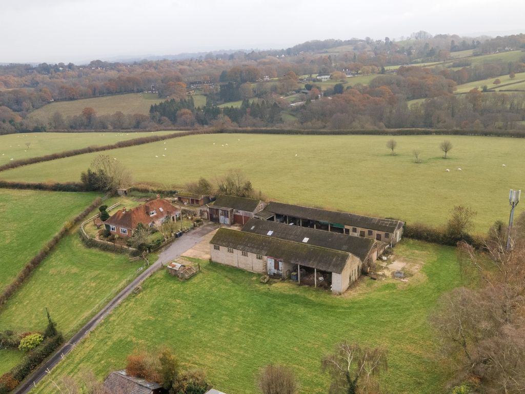 3 bed detached bungalow for sale in New Road, Rotherfield TN6, £