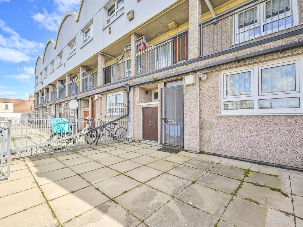1 bed flat for sale in Pier Parade, Docklands, London E16, £200,000 Zoopla