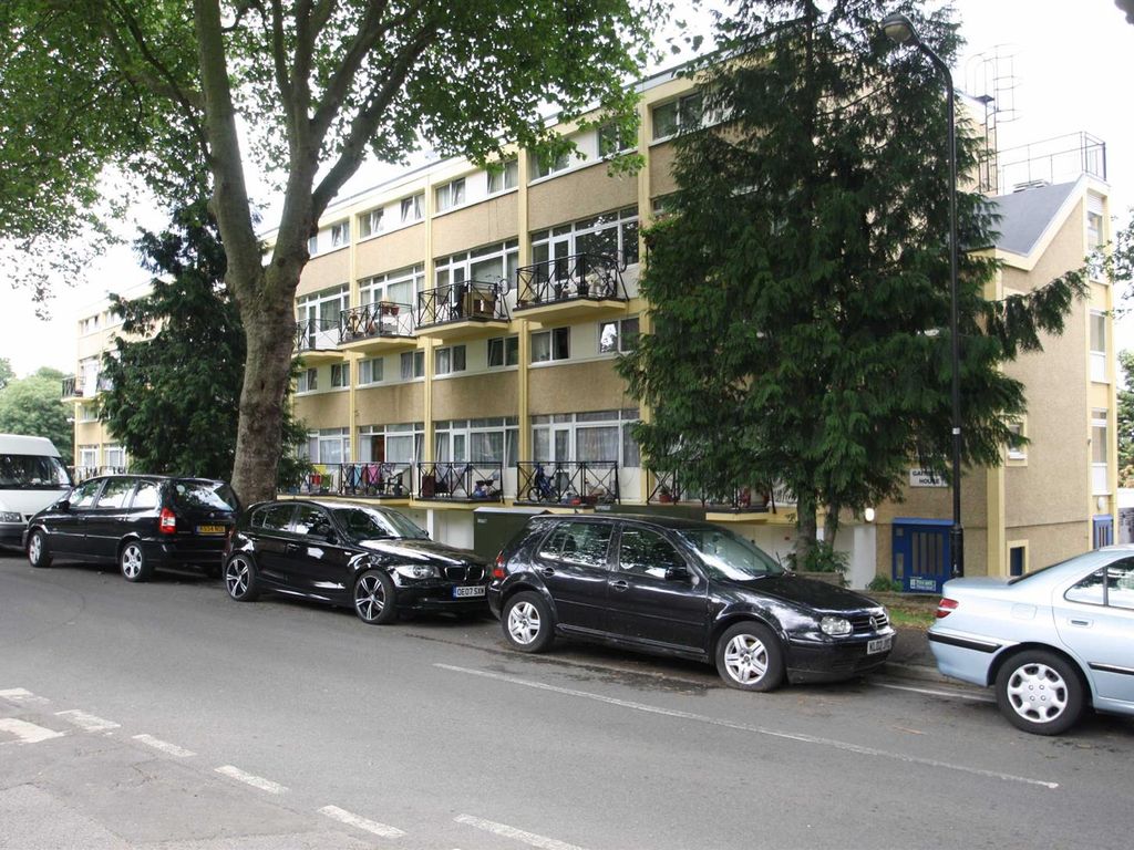 3 bed flat to rent in Gaitskell House, The Drive, Walthamstow E17 Zoopla