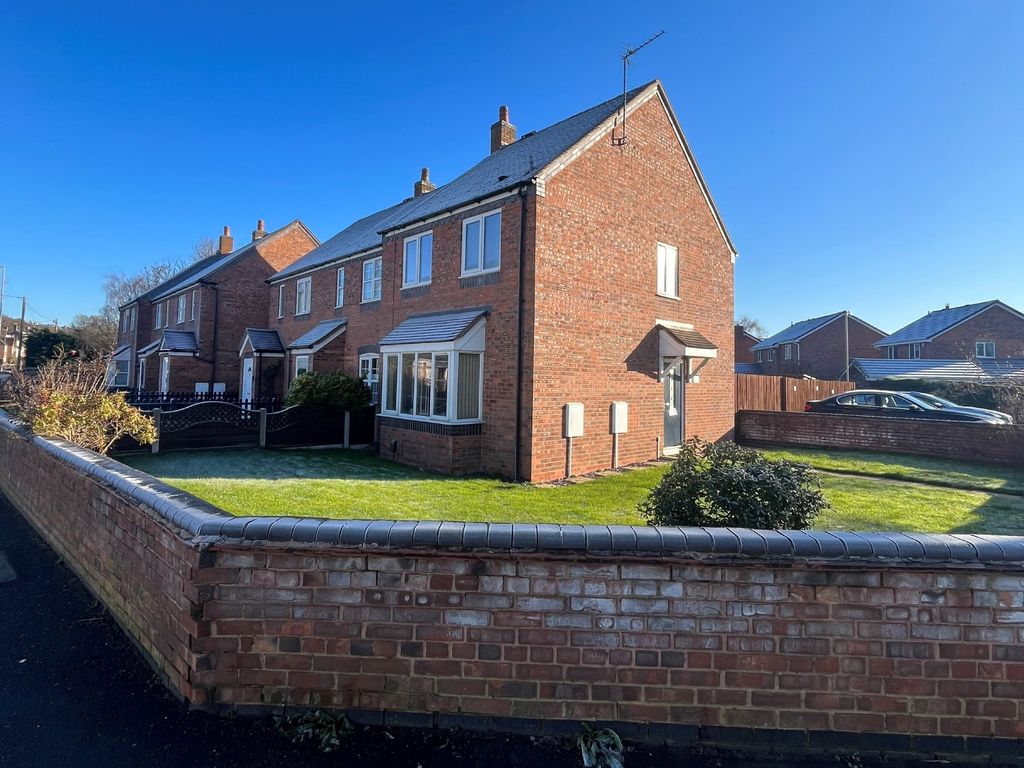 3 bed end terrace house for sale in Great Western Drive, Horsehay, Telford, 3Ug. TF4, £210,000
