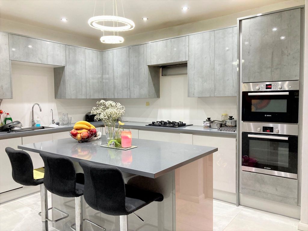 3 bed semidetached house to rent in Donington Avenue, Ilford IG6 Zoopla