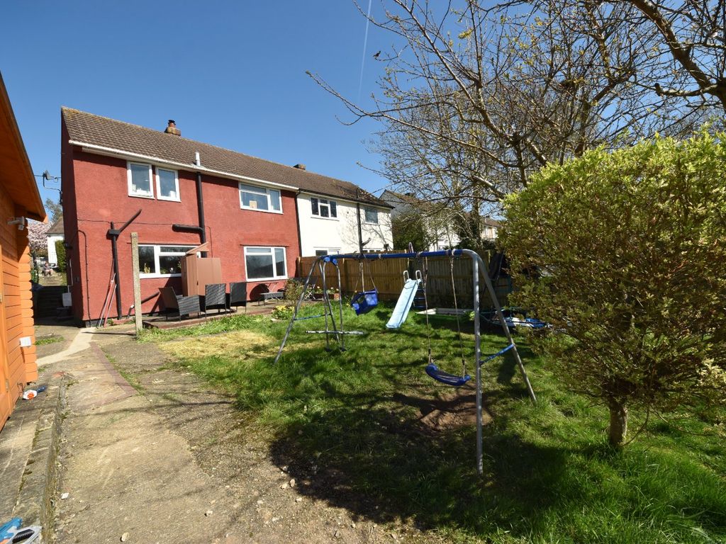 3 bed semidetached house for sale in Holtspur Avenue, Wooburn Green