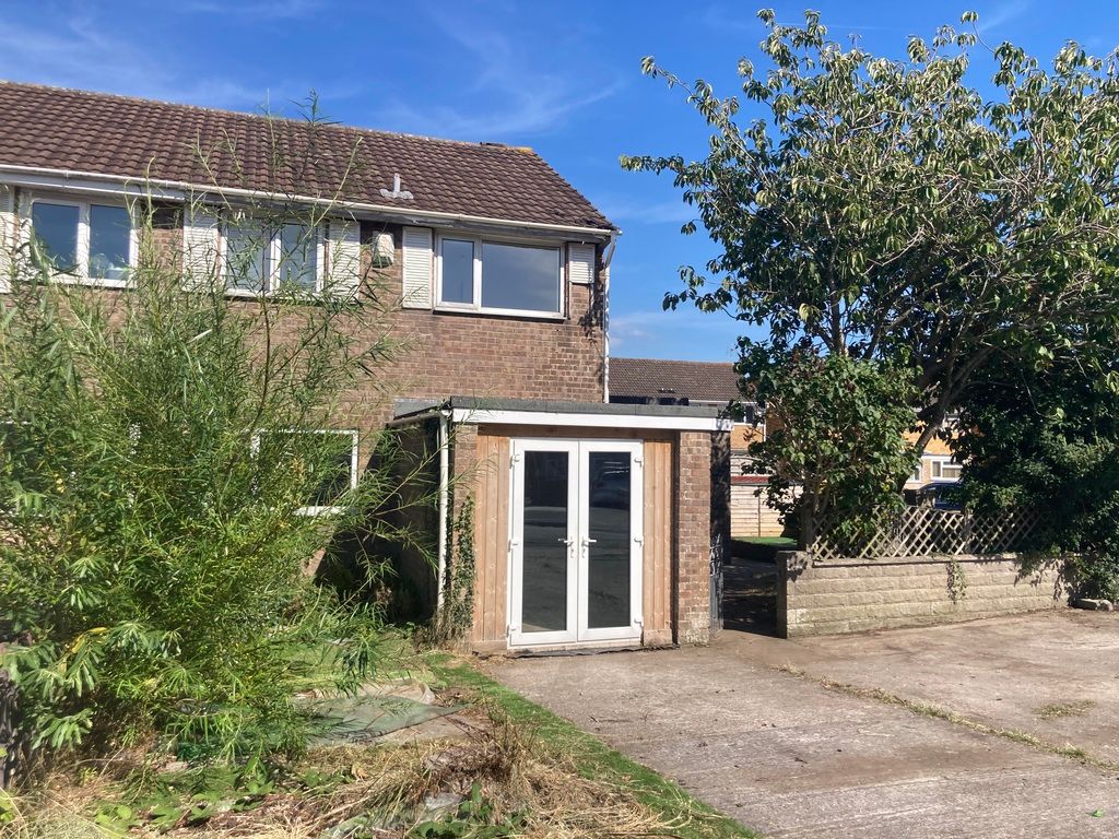 3 bed end terrace house for sale in Bryneglwys Gardens, Newton
