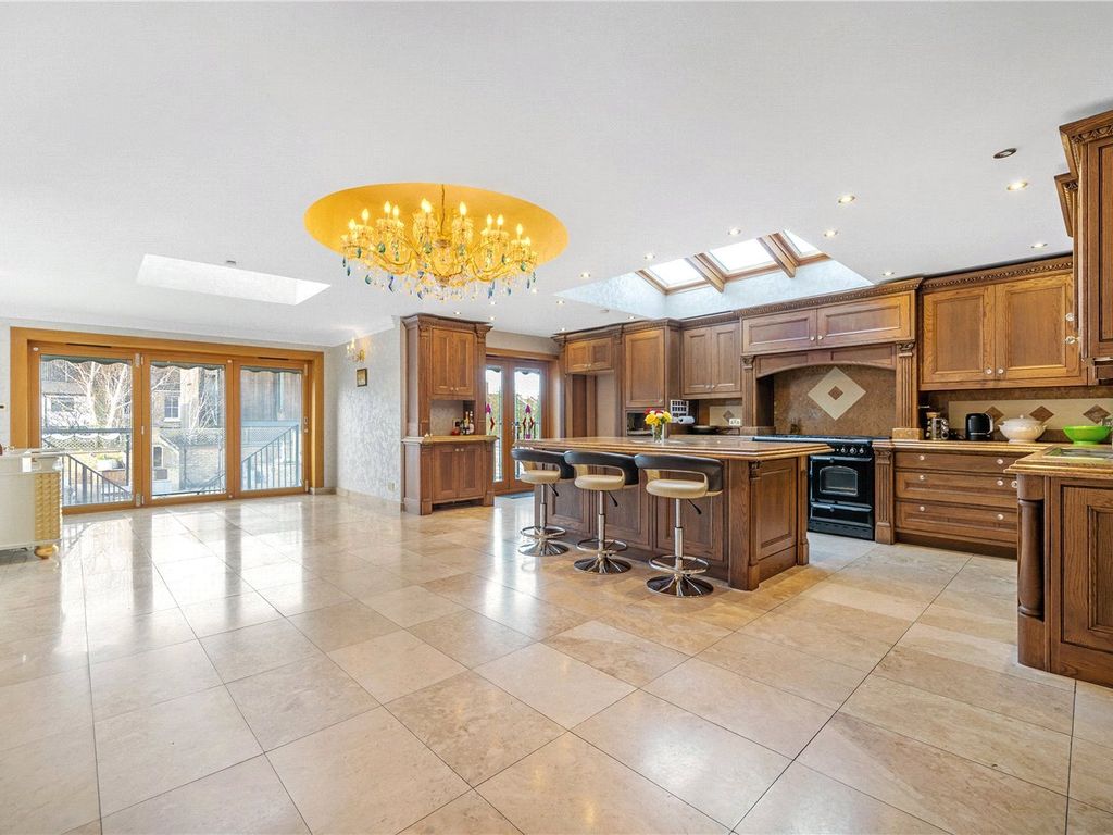 6 bed detached house to rent in Barry Road, East Dulwich, London SE22
