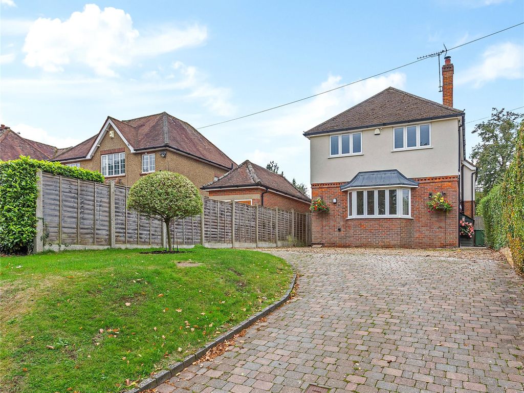 4 bed detached house for sale in Chartridge Lane, Chesham