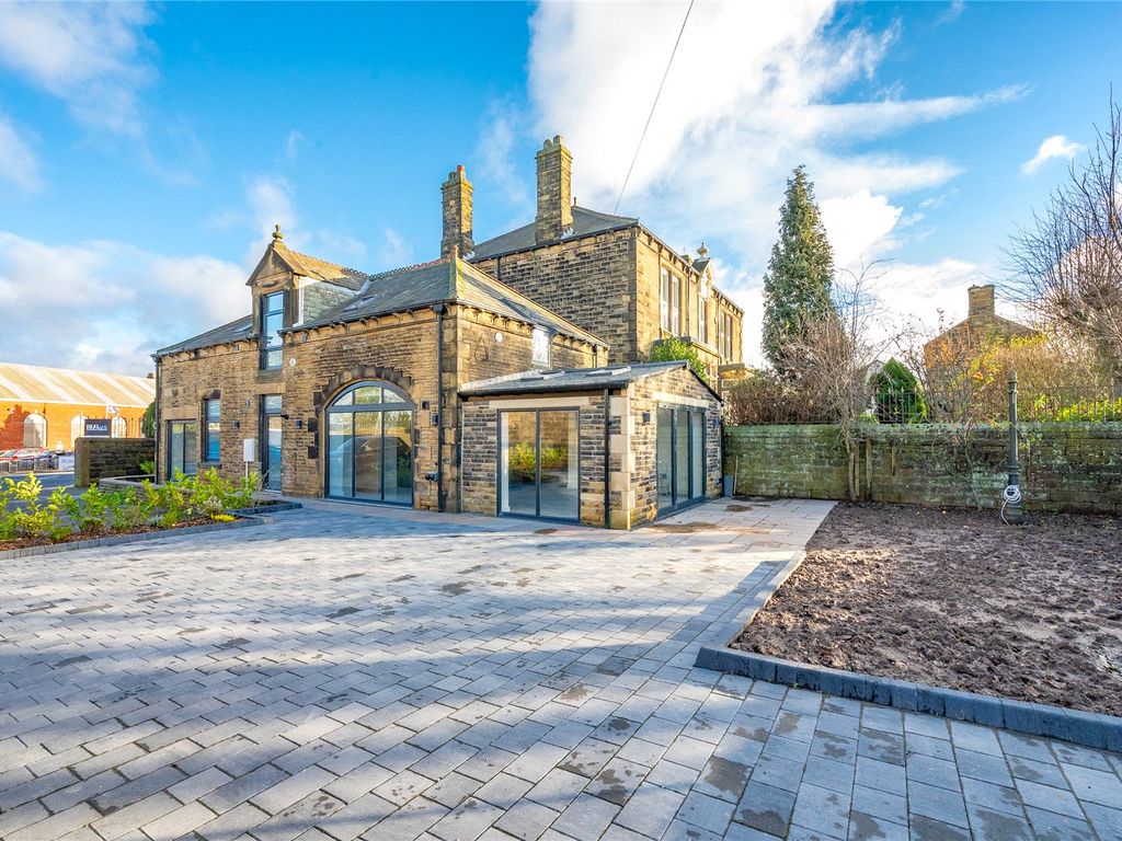 3 bed detached house for sale in The Coach House, Rein Road, Morley