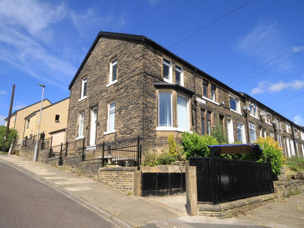 3 bed end terrace house for sale in Hutton Terrace, Eccleshill