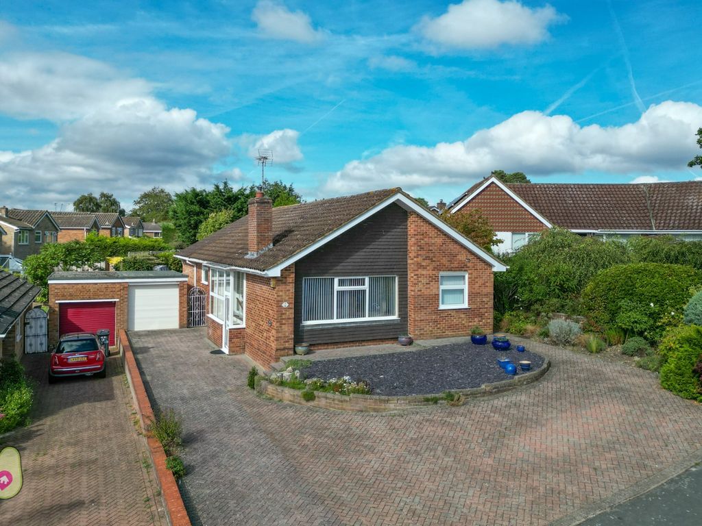 4 bed detached bungalow for sale in Felbridge Close, Frimley, Camberley