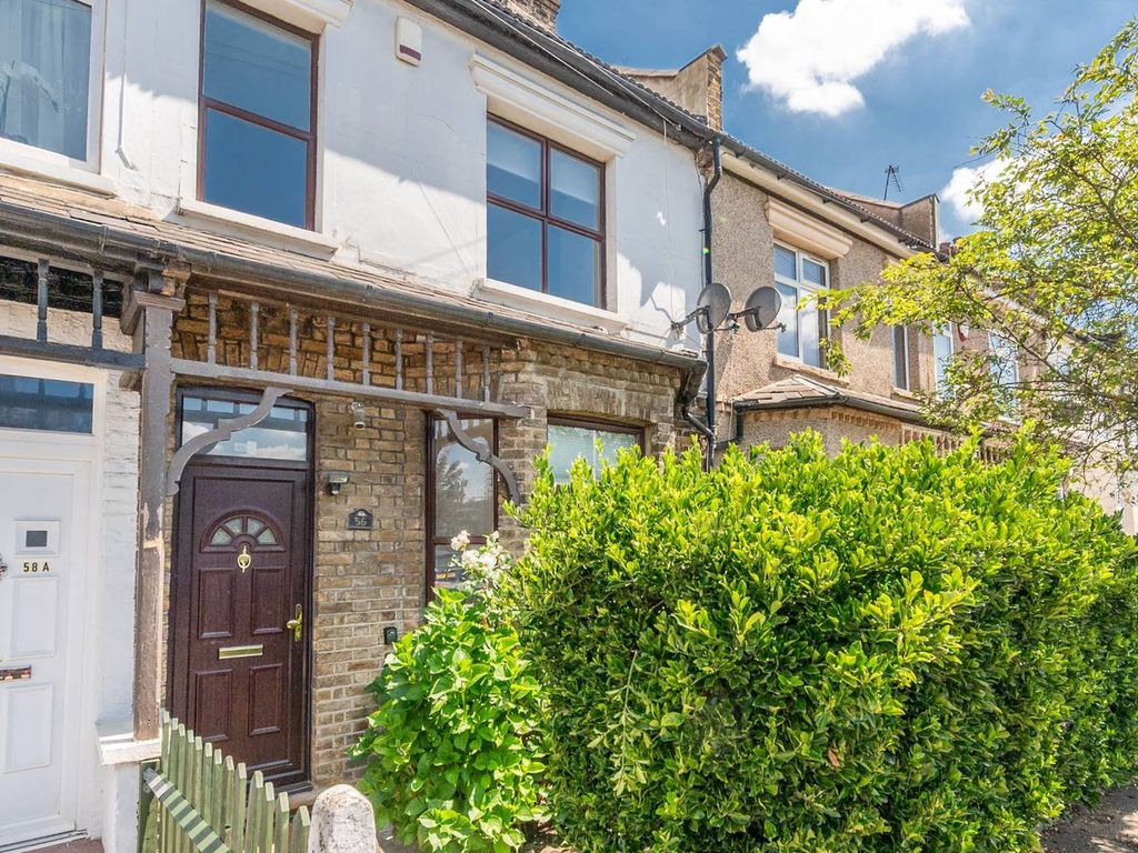 3 bed property to rent in Cecil Road, Wealdstone, Harrow HA3, £2,500