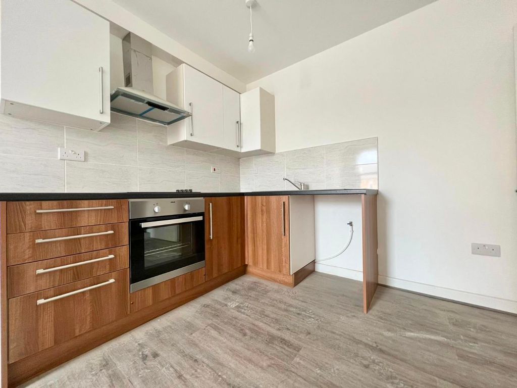 1 bed flat to rent in Brigstock Road, Thornton Heath CR7, £1,250 pcm