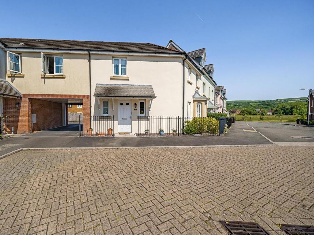 3 bed linkdetached house for sale in Ffordd Watkins, Birchgrove