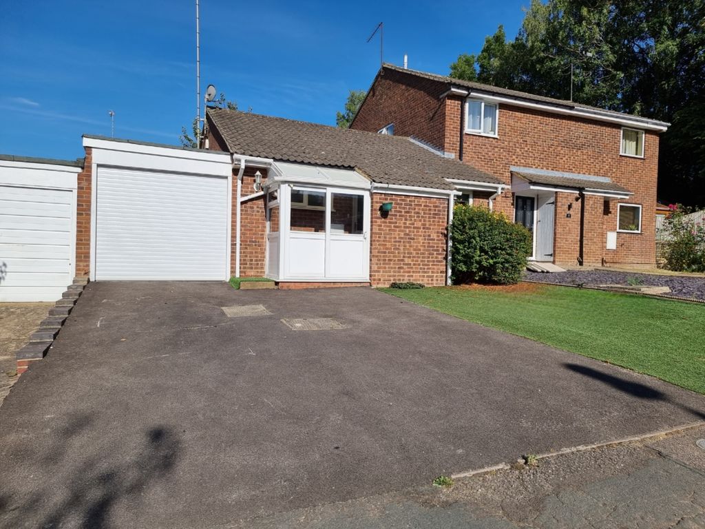 Meadway, Buckingham MK18  