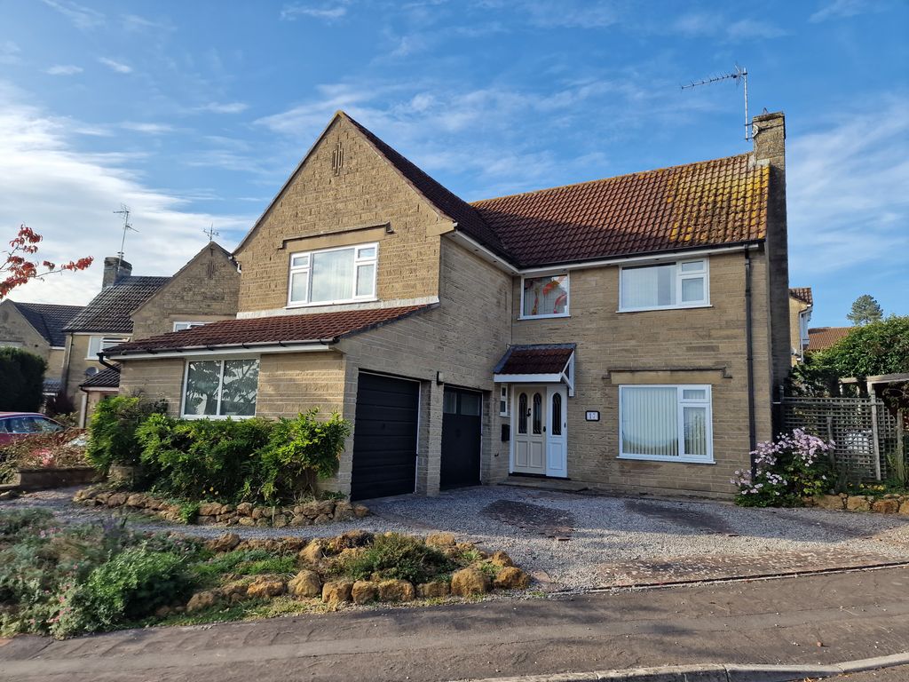 4 bed detached house to rent in Greenway Close, Wincanton BA9, £1,700