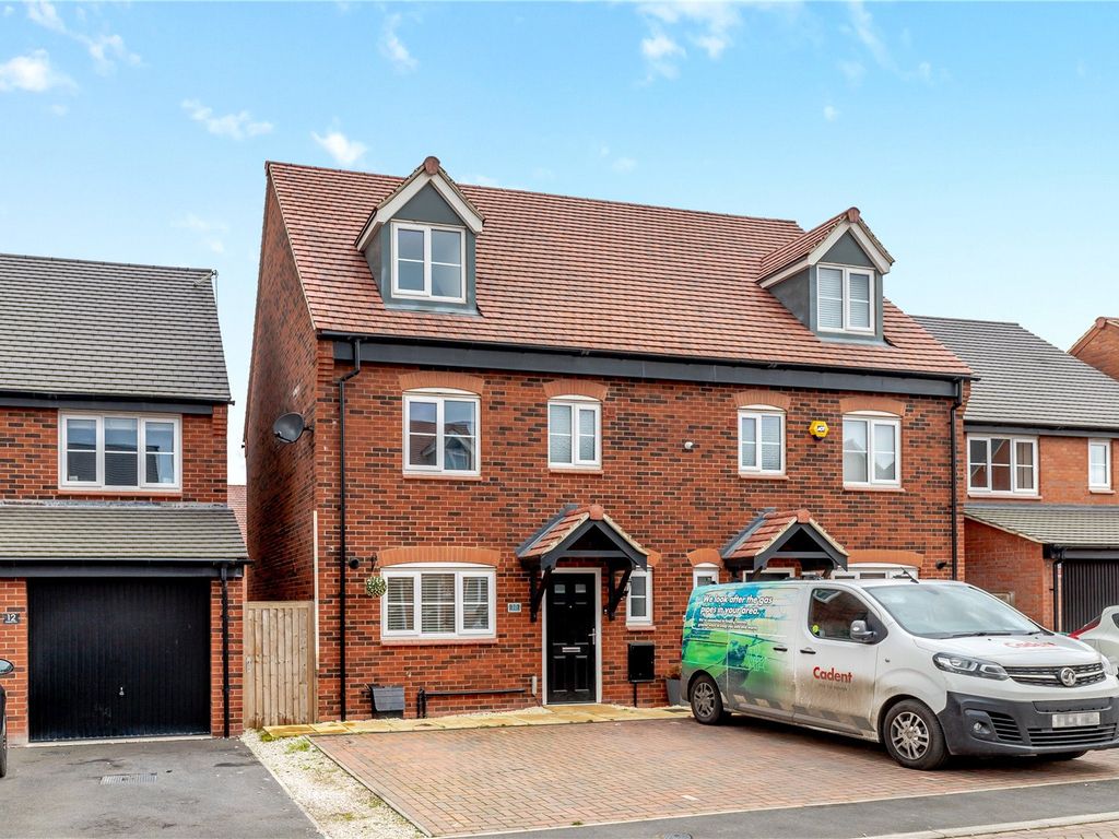 4 bed semidetached house for sale in Embleton Way, Chellaston, Derby