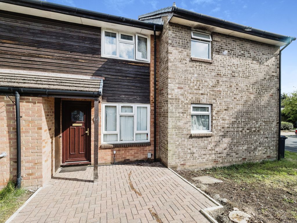 2 bed terraced house for sale in Andrew Close, Ilford IG6, £380,000
