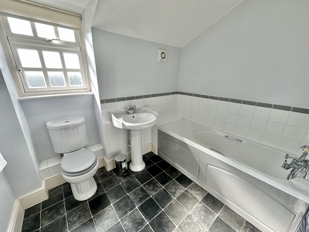 5 bed town house to rent in Lansdowne Place, Wincanton BA9, £1,350 pcm