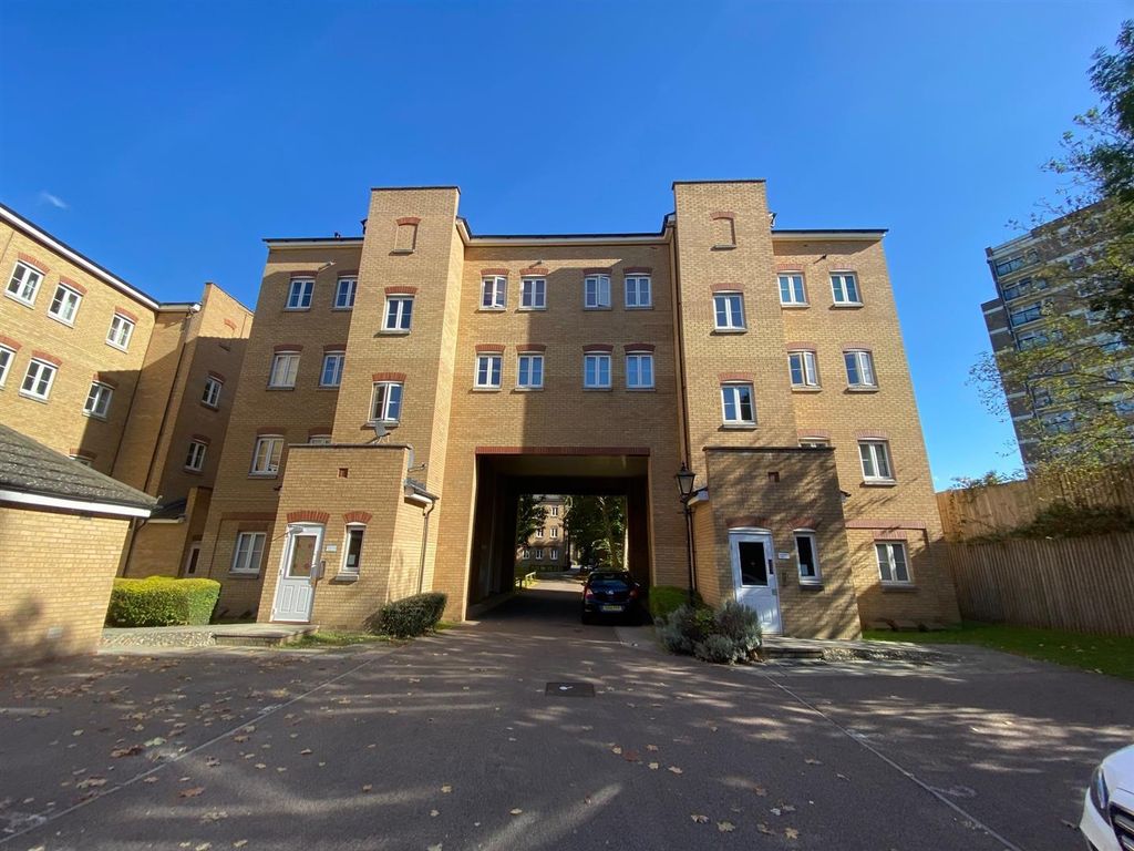 1 bed flat to rent in Gidea Park, Romford RM2 Zoopla